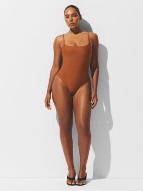 SKIMS- Classic swim square neck scoop one piece bronze